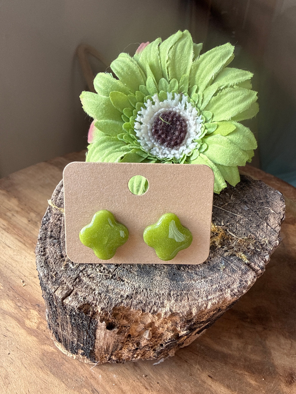 Puces d'oreilles Pampilles "Romy" Vert Olive