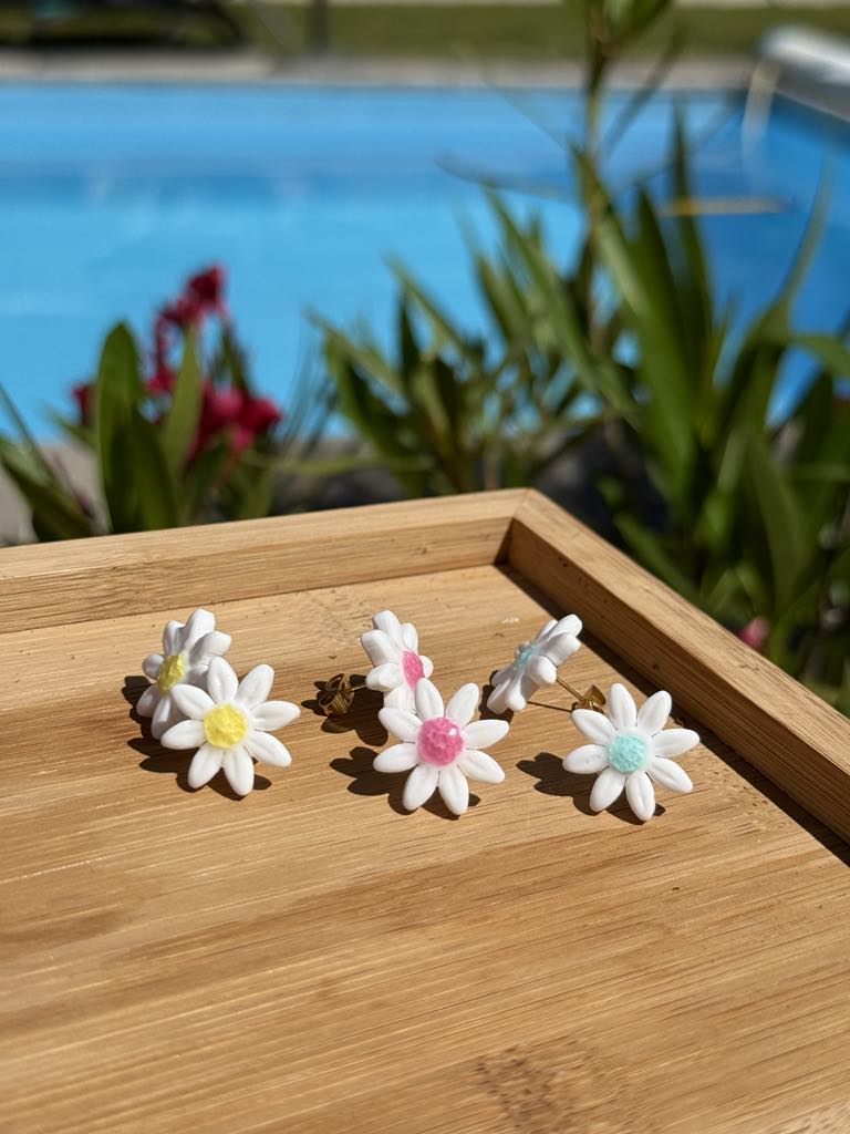 Puces d'oreilles "Louisa" Blanc coeur coloré