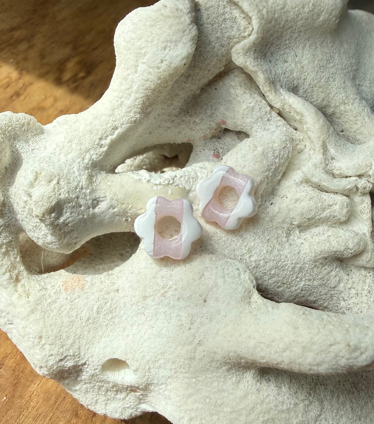 Ultra Mini pampilles "Romane" marinière blanc & quartz rose