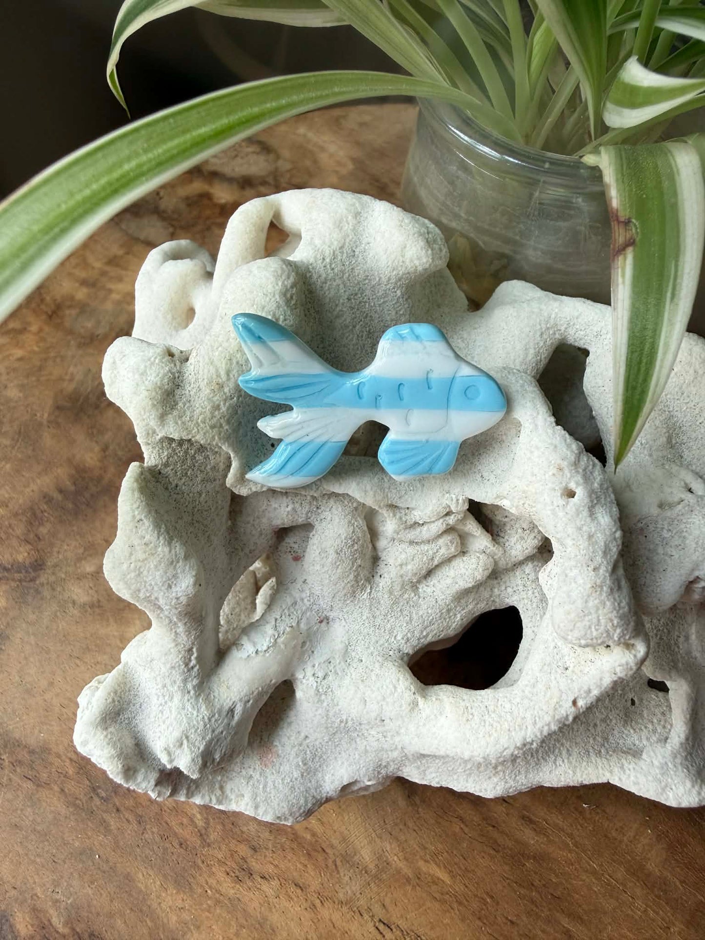 Broche "Némo"– Pâte polymère & résine UV