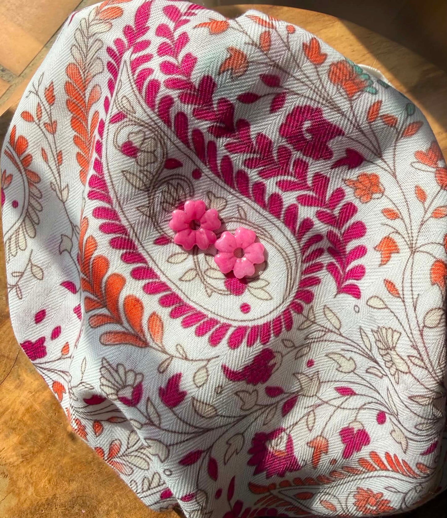 Coffret Foulard & Pampilles artisanales – L'accessoire qui sublime votre style