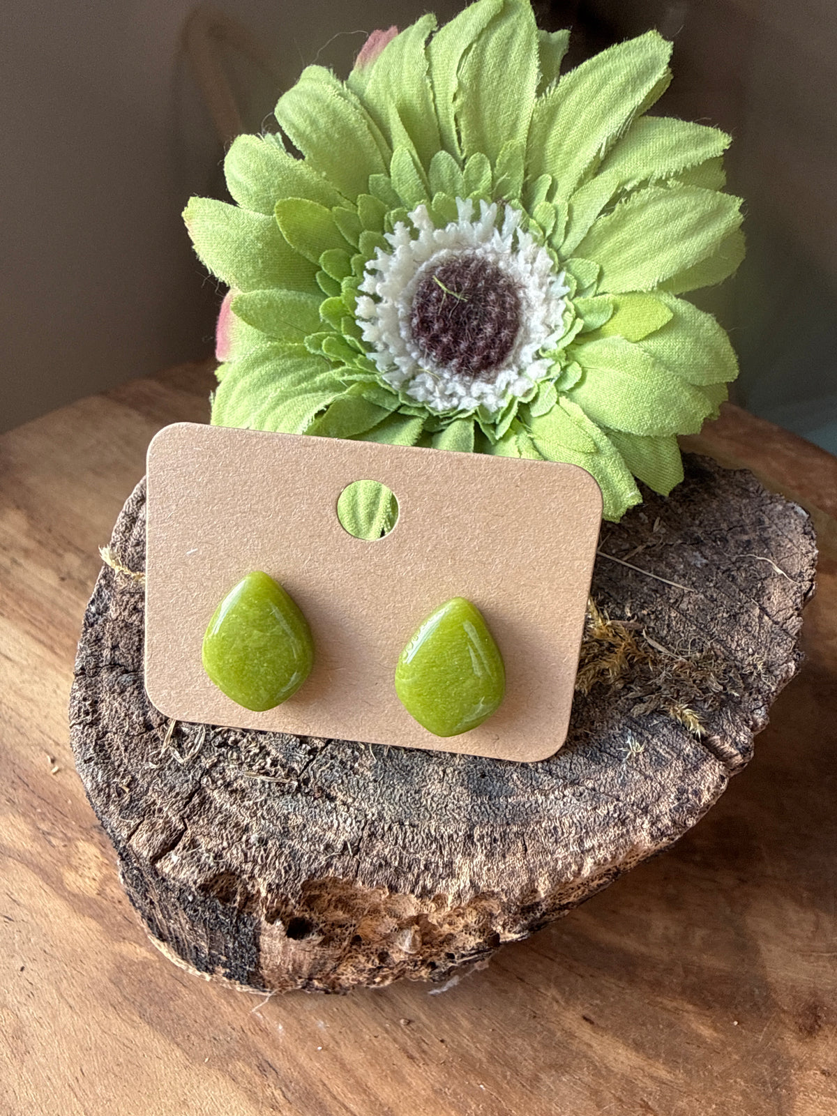 Puces d'oreilles Pampilles "Lola" Vert Olive