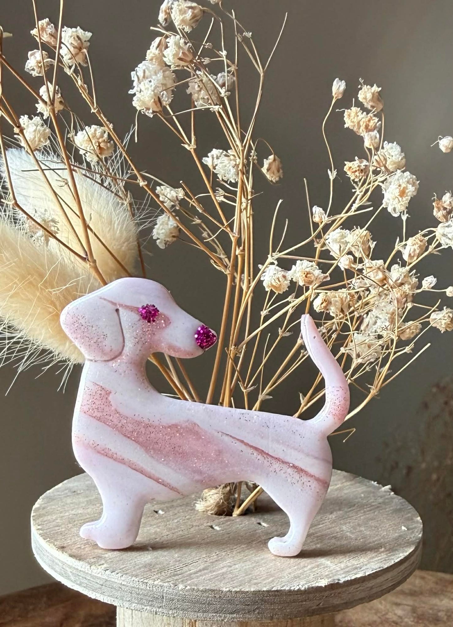 Broche chien "Bahia" – Pâte polymère & résine UV