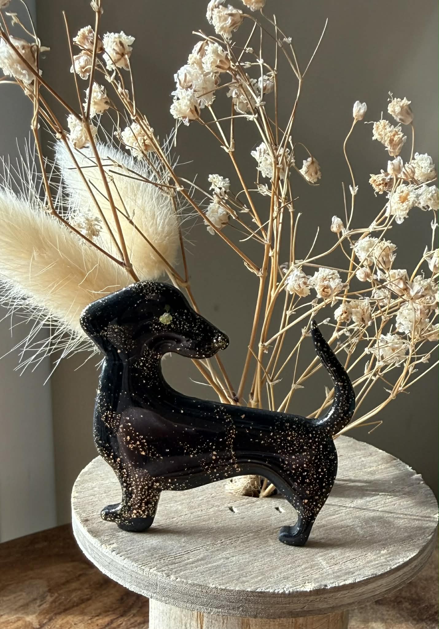 Broche chien "Bahia" – Pâte polymère & résine UV