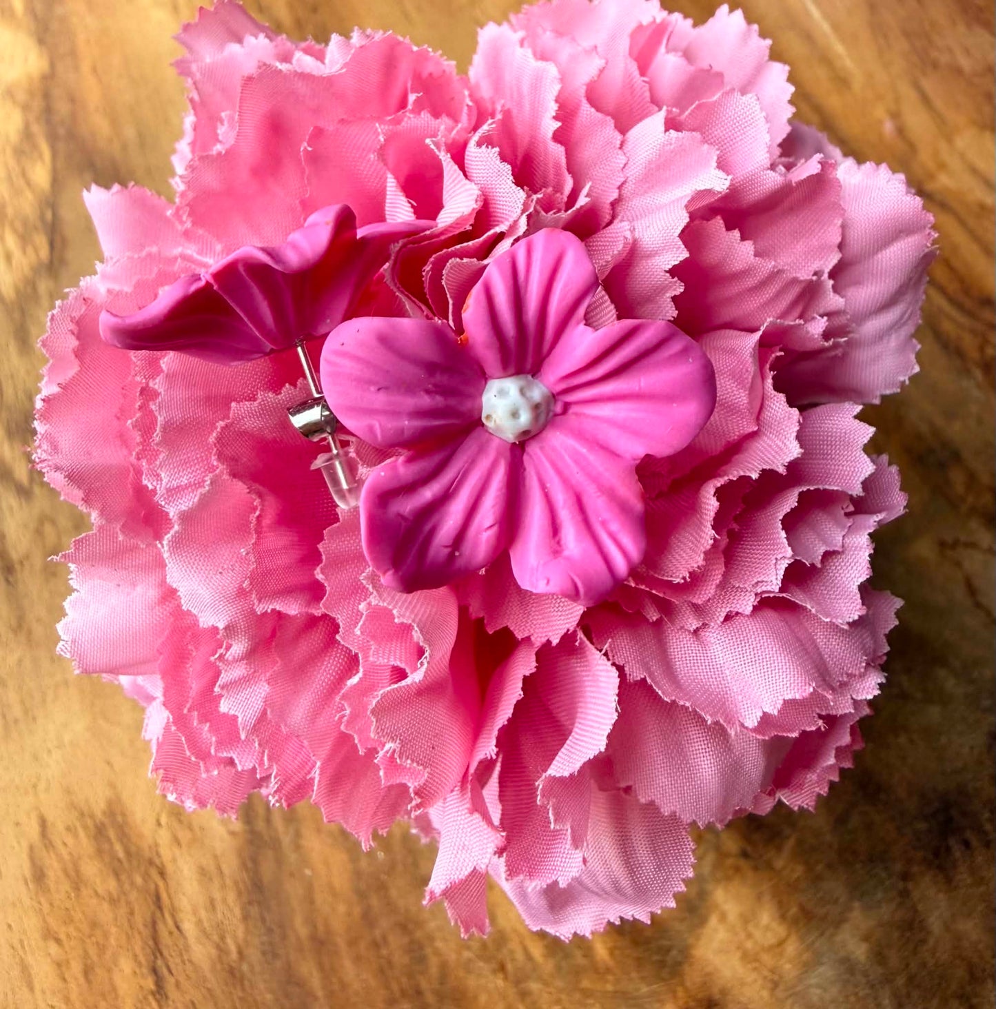 Puces d'oreilles Fleur en pâte polymère – Fabrication artisanale
