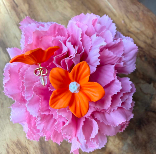 Puces d'oreilles Fleur en pâte polymère – Fabrication artisanale