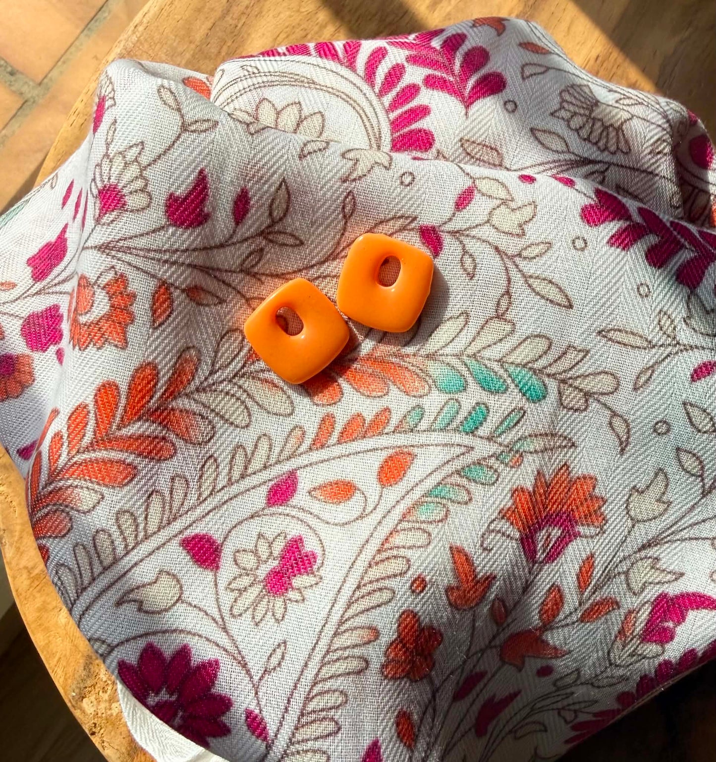 Coffret Foulard & Pampilles artisanales – L'accessoire qui sublime votre style
