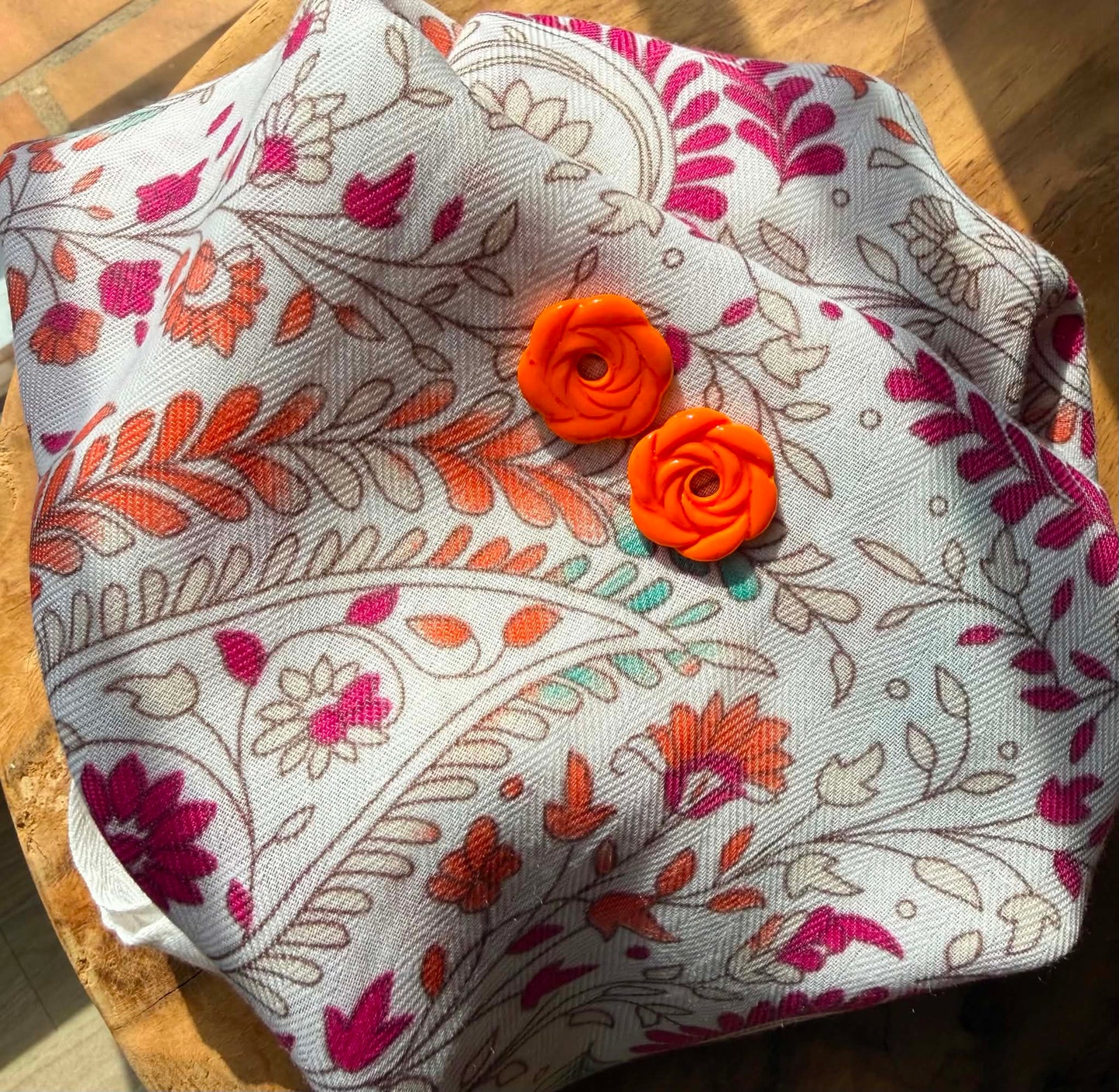 Coffret Foulard & Pampilles artisanales – L'accessoire qui sublime votre style
