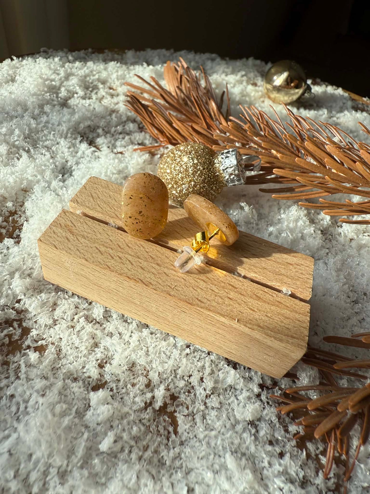 Puces d'oreilles Pampilles "Agathe" rosée translucides feuille d'or