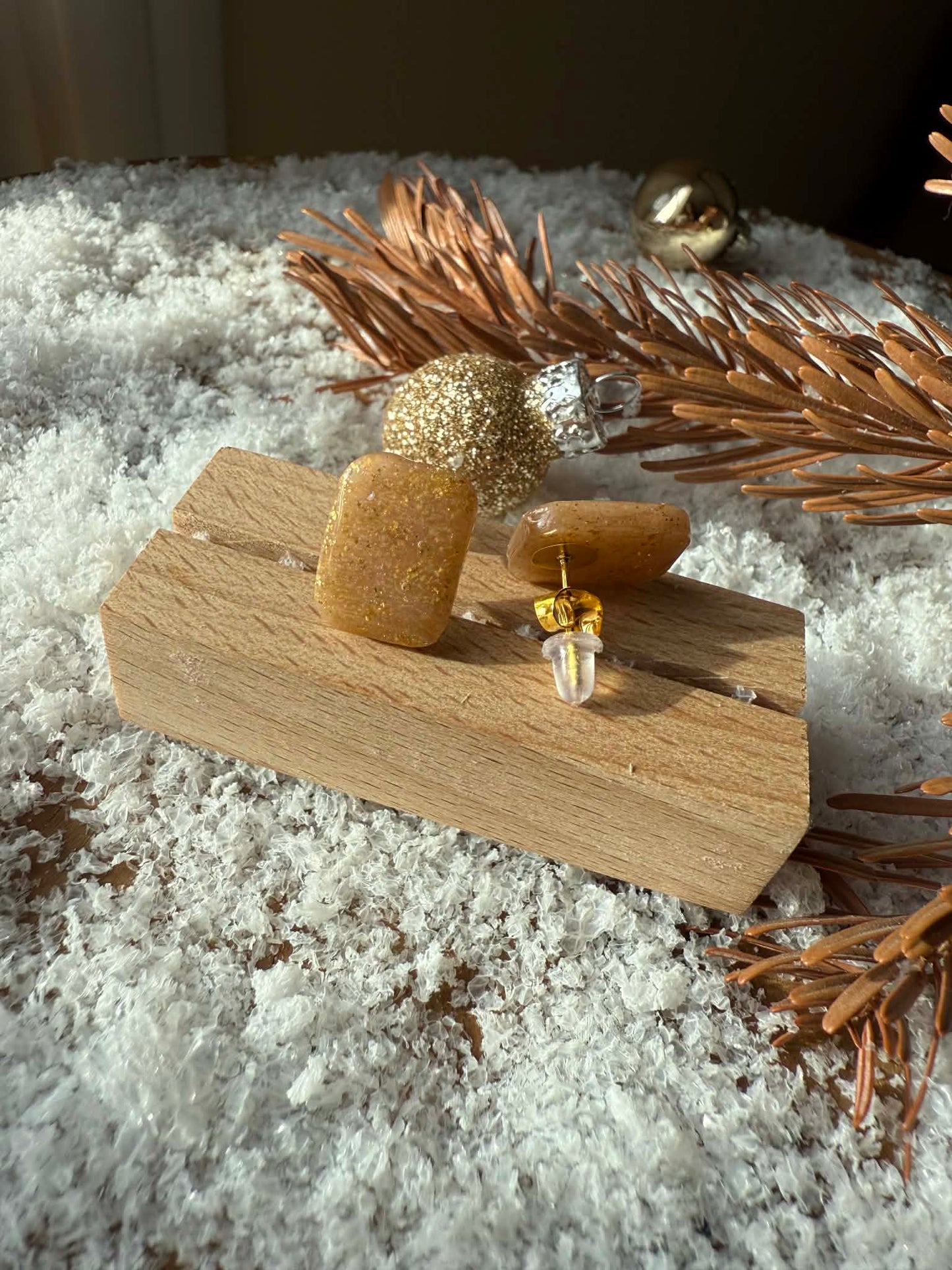 Puces d'oreilles Pampilles "Amélia" rosée translucide feuille d'or